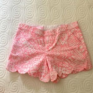 Lilly Pulitzer buttercup pink scalloped short